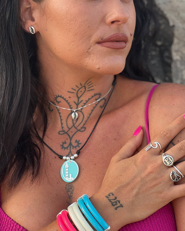 DOÑA CONCHITA WITH CHAIN