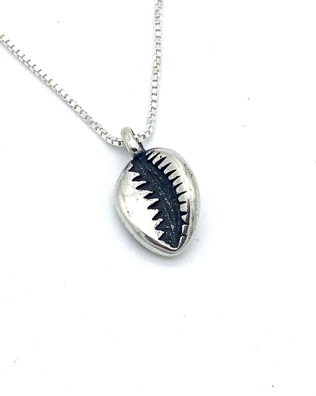 DOÑA CONCHITA CON CADENA