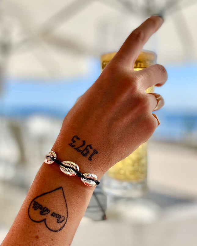 DOÑA CONCHITA A LAS TRES pulsera