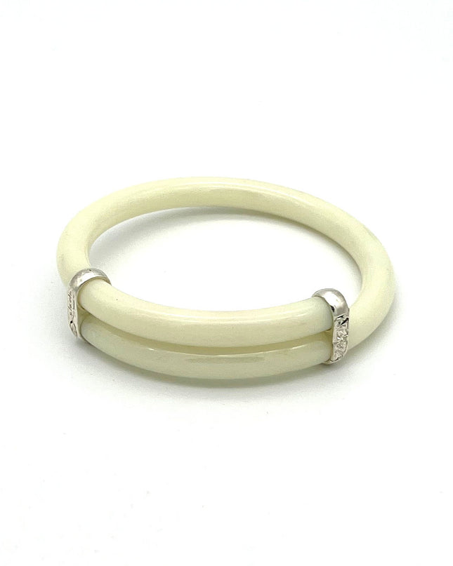 WHITE LEASH